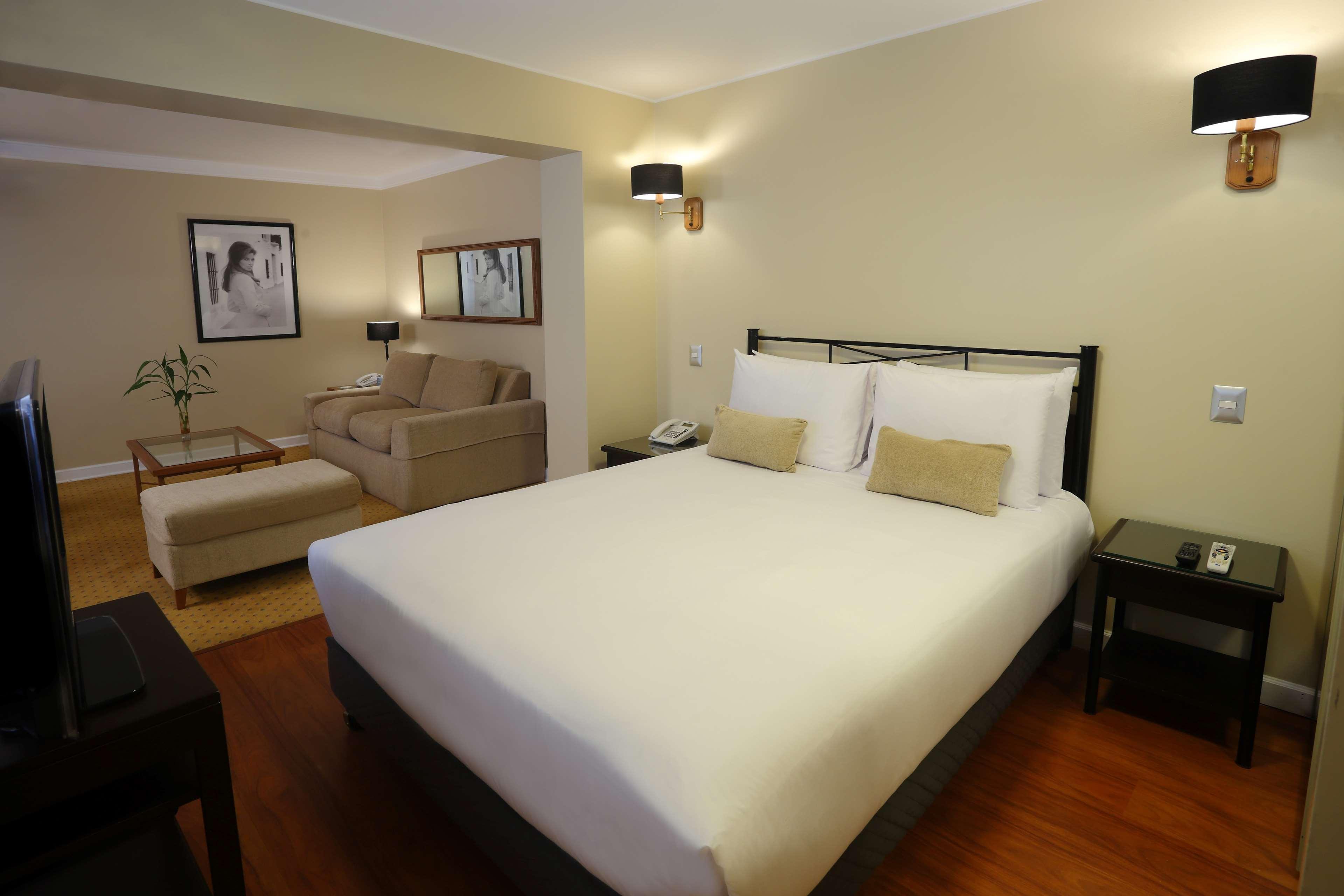 Radisson Hotel Plaza Del Bosque Lima Exterior photo