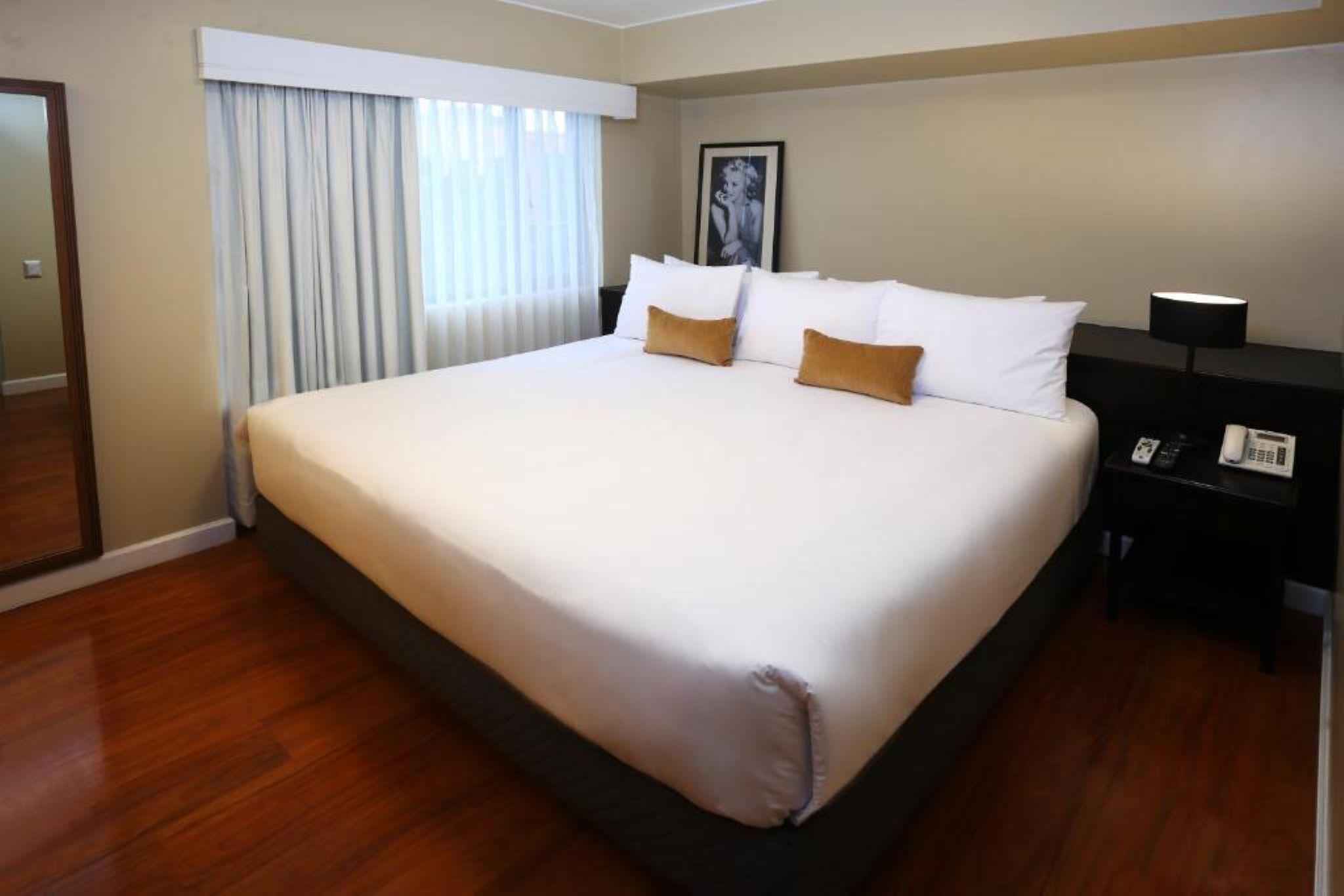 Radisson Hotel Plaza Del Bosque Lima Exterior photo