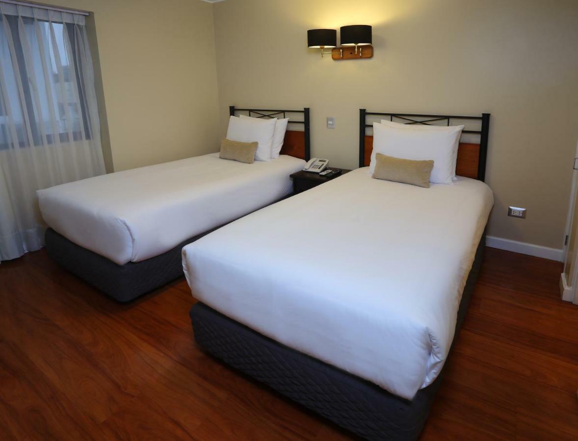 Radisson Hotel Plaza Del Bosque Lima Exterior photo