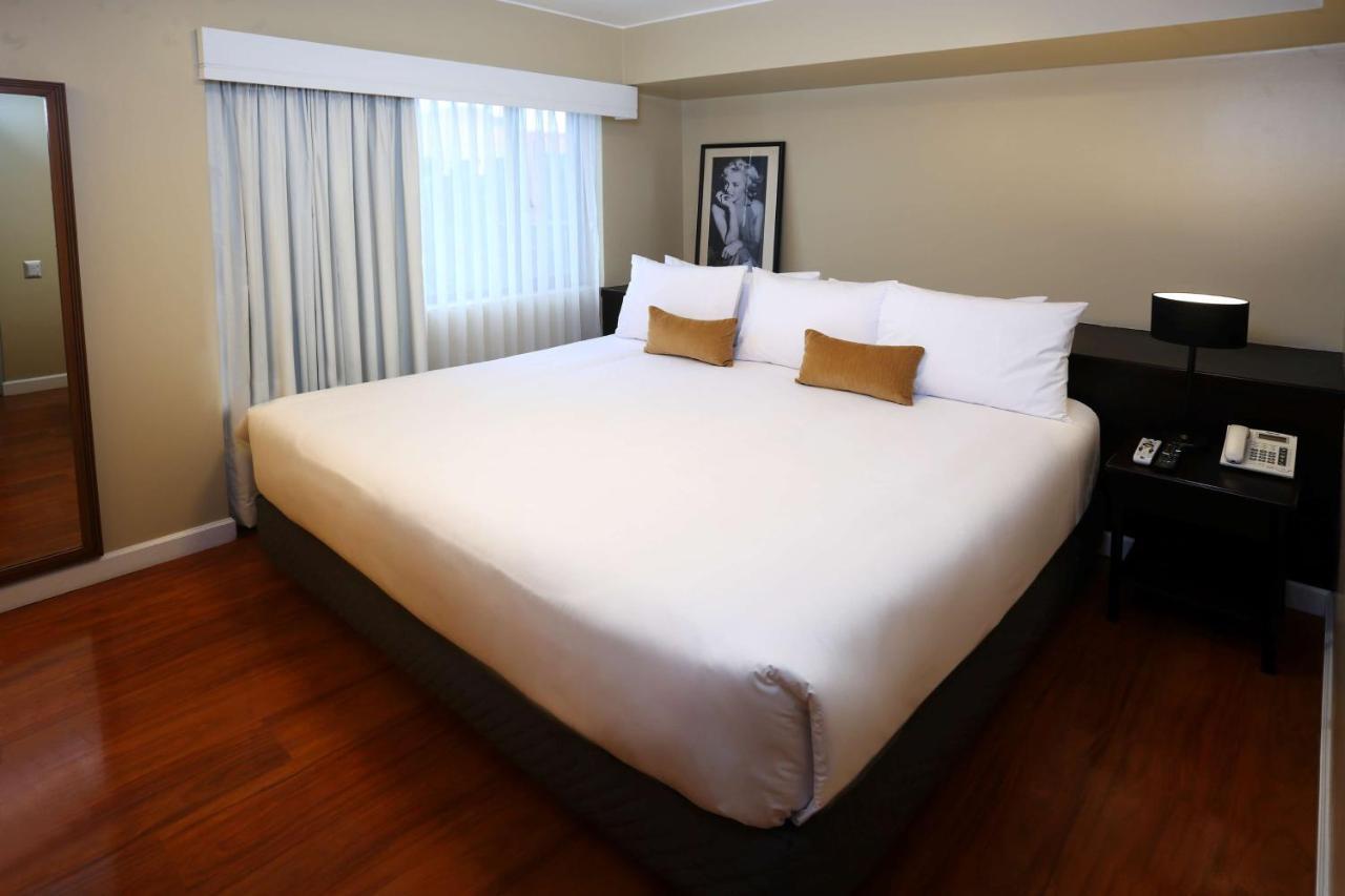 Radisson Hotel Plaza Del Bosque Lima Exterior photo